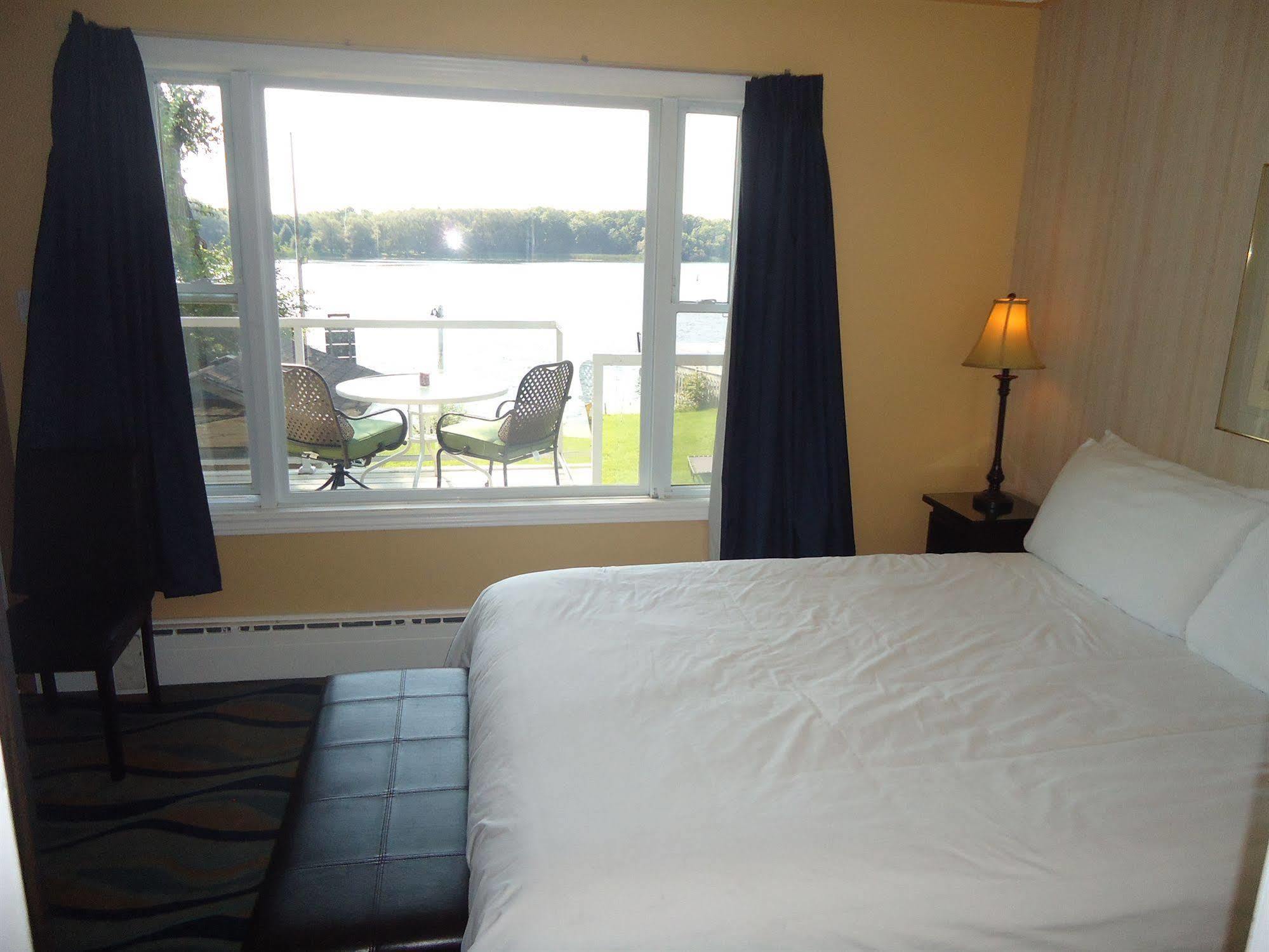 Bayside Inn & Waterfront Suites Kingston Bagian luar foto